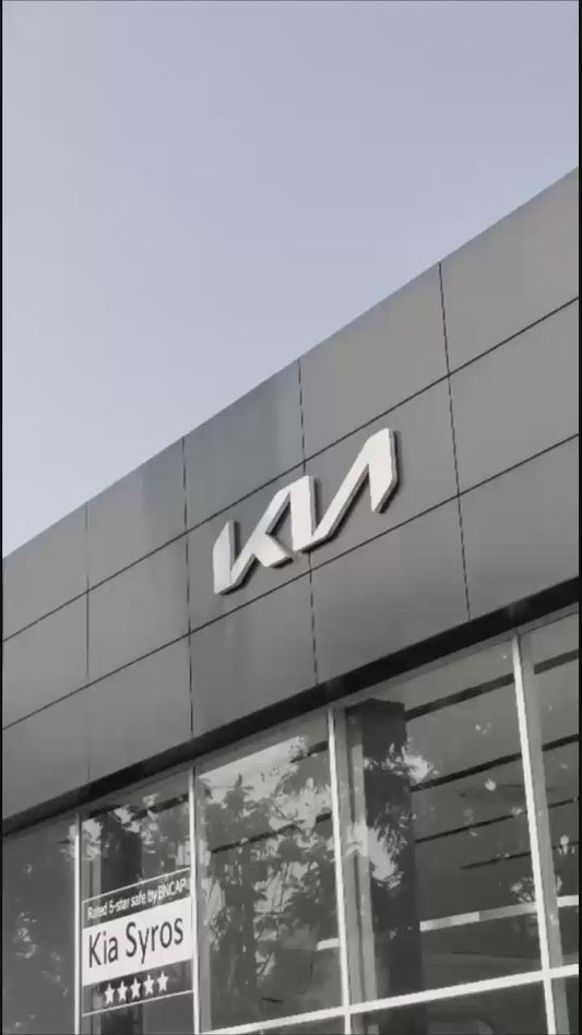 The Showdown - Showroom